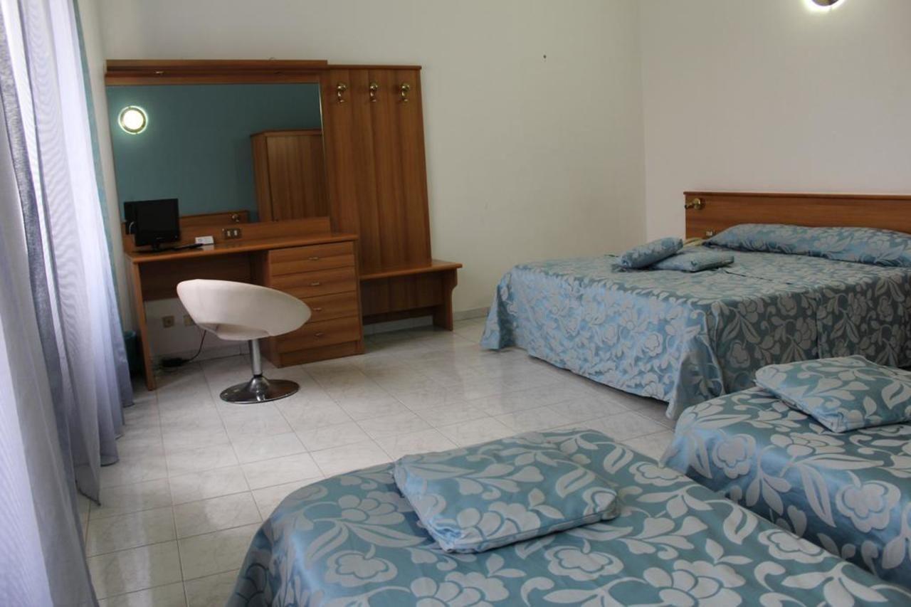 Hotel Santa Marta ปอซซุออลี ภายนอก รูปภาพ