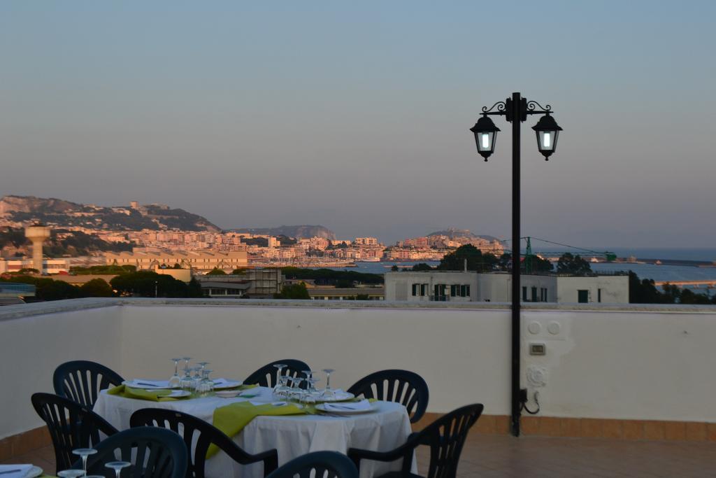 Hotel Santa Marta ปอซซุออลี ภายนอก รูปภาพ