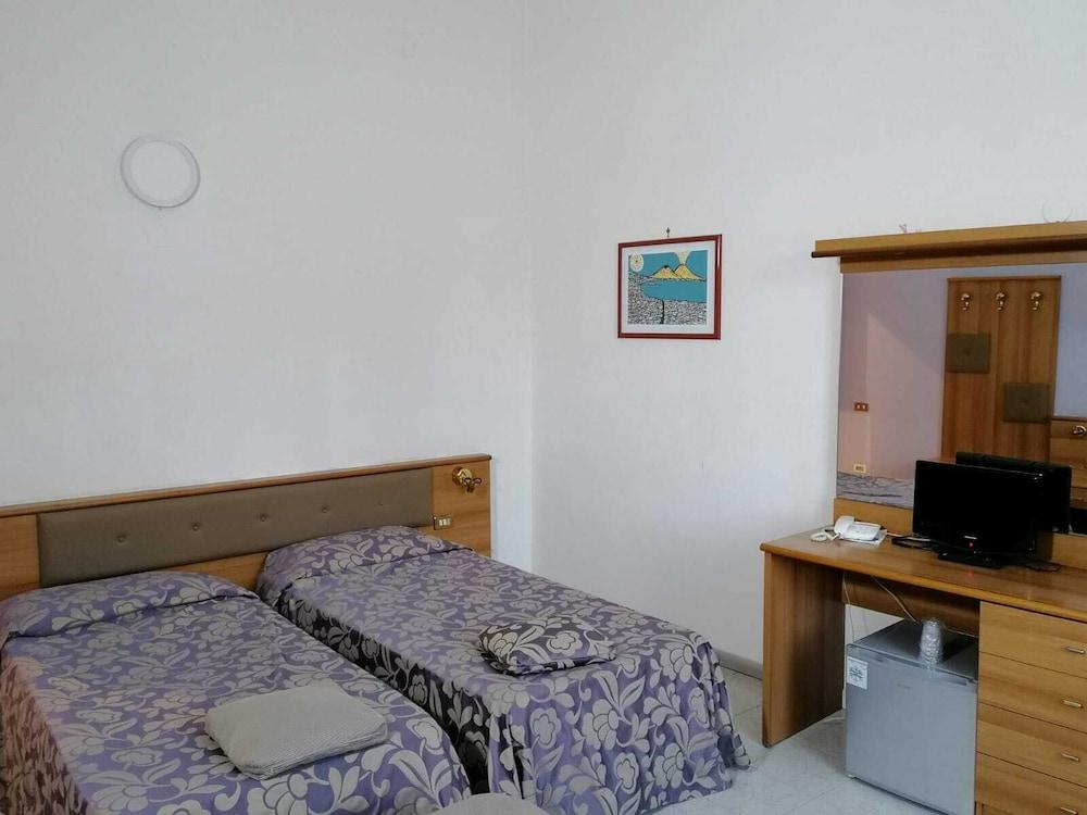 Hotel Santa Marta ปอซซุออลี ภายนอก รูปภาพ