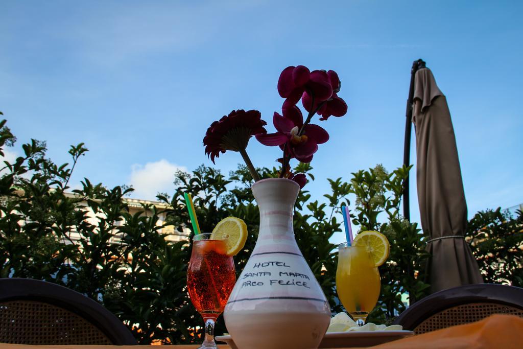 Hotel Santa Marta ปอซซุออลี ภายนอก รูปภาพ