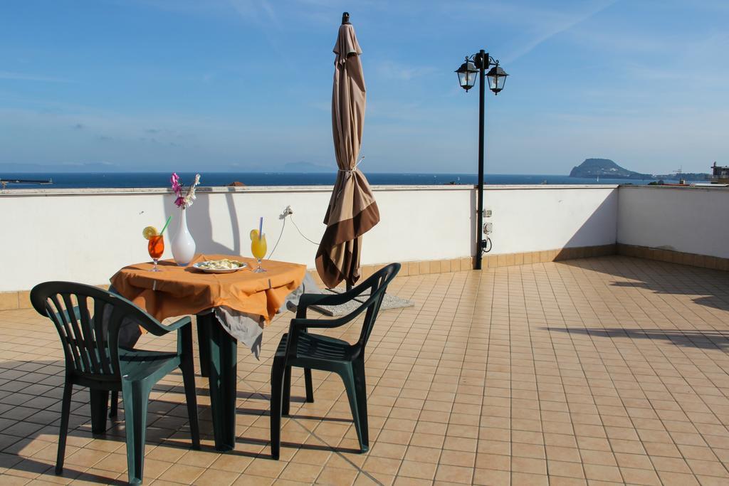 Hotel Santa Marta ปอซซุออลี ภายนอก รูปภาพ